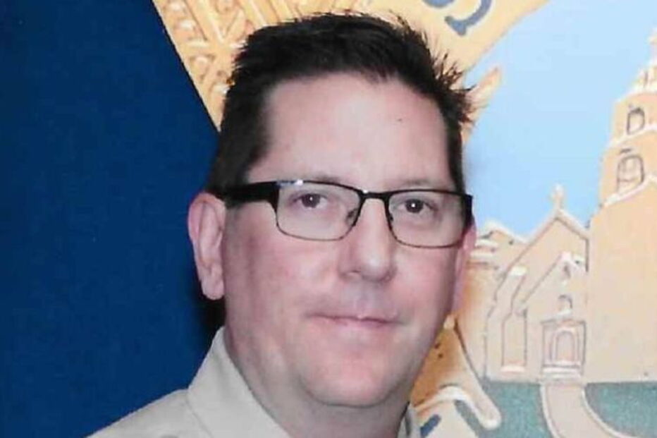 Polícia entre os 12 mortos em tiroteio num bar na Califórnia