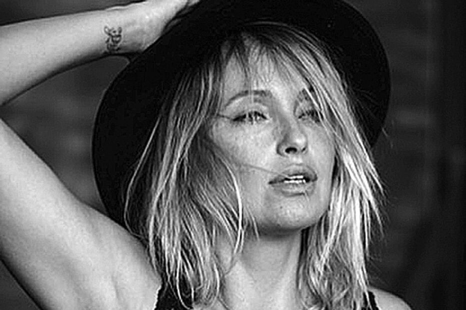 Marisa Cruz sensual, aos 44 anos 