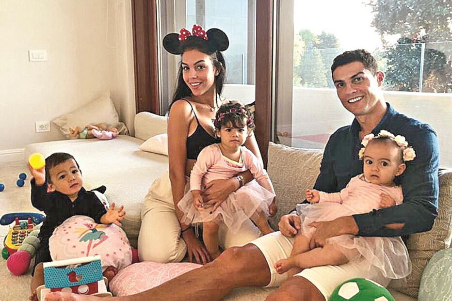 Gio e Ronaldo têm um novo animal  de estimação, para brincar com os filhos do craque