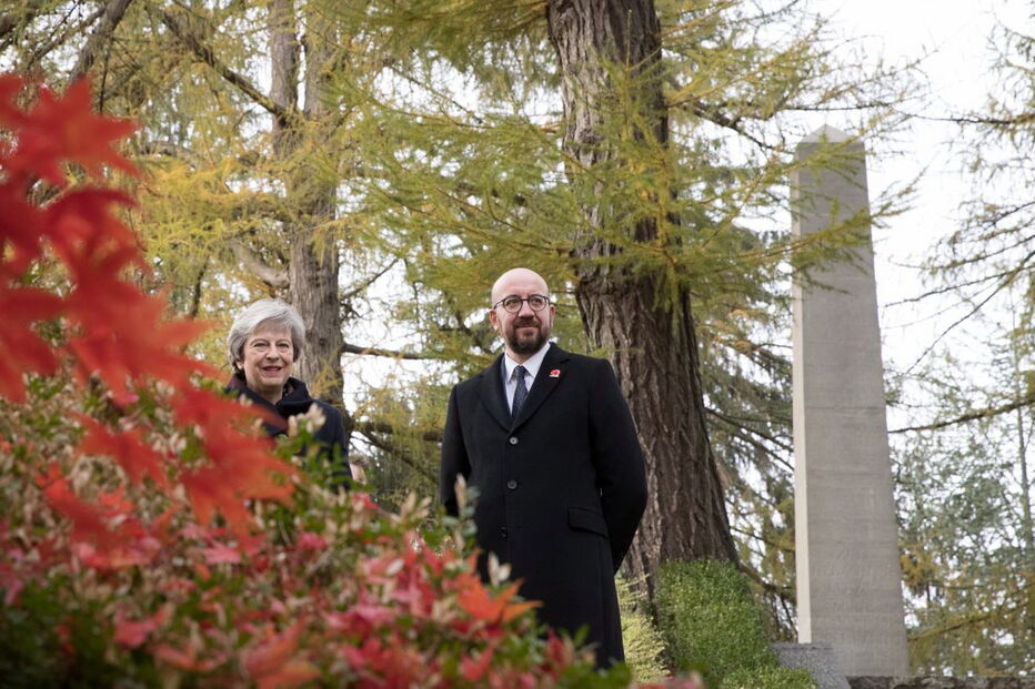 Theresa May e Charles Michel em cerimónia de homenagem a vítimas da I Guerra Mundial