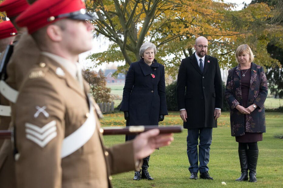 Theresa May e Charles Michel em cerimónia de homenagem a vítimas da I Guerra Mundial