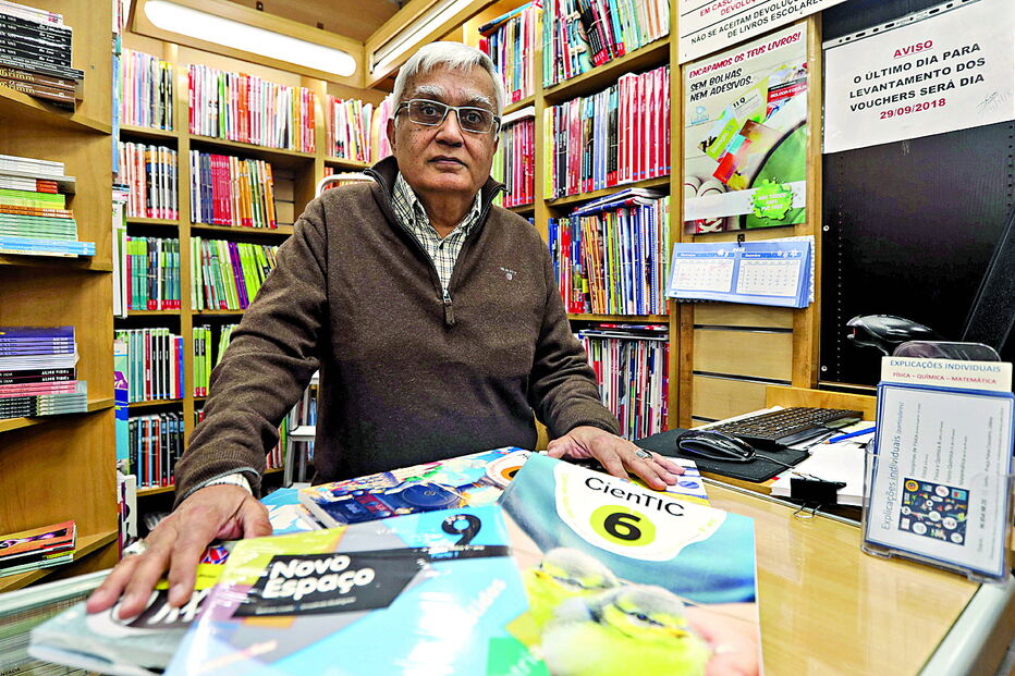 Abdul Gafar, dono da Livraria Isabsa, em Lisboa