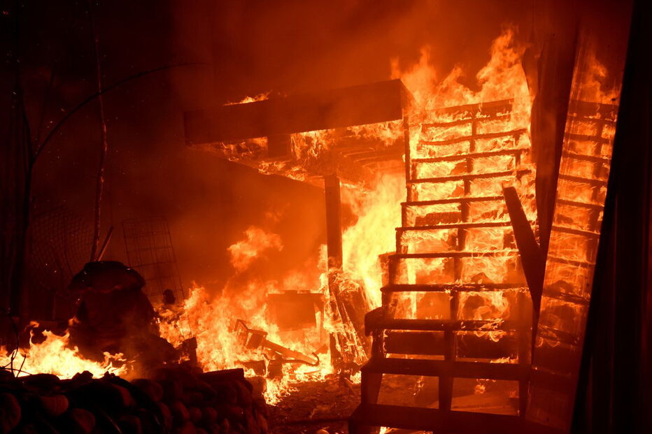 Incêndio fora de controlo está a devastar a Califórnia