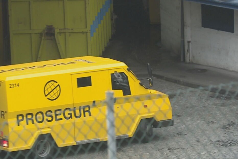 Grupo assalta carrinha de valores mas foge com saco vazio