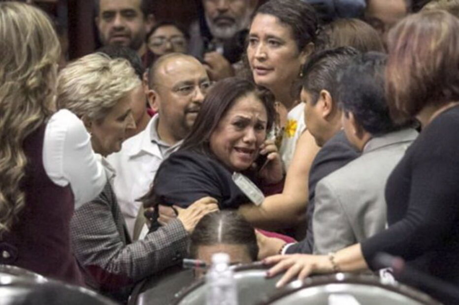 Deputada mexicana Carmen Medel soube do homicídio da filha no parlamento