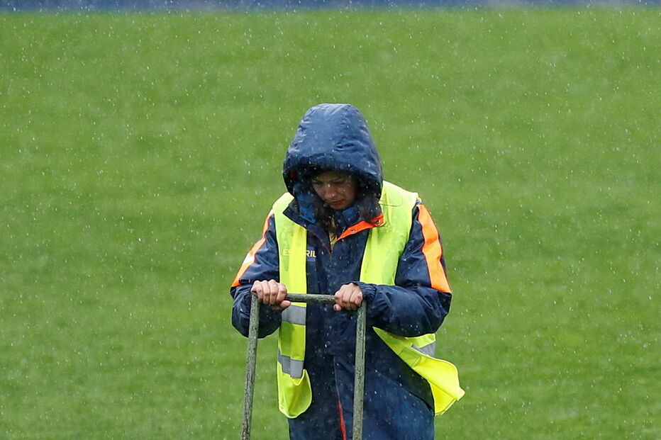 O temporal que interrompeu o jogo entre Estoril e Paços de Ferreira