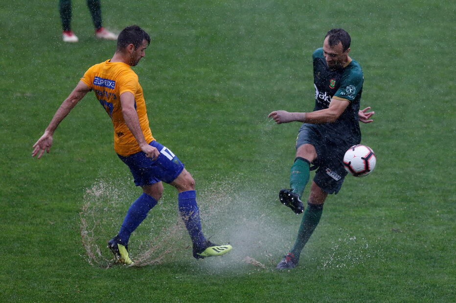 O temporal que interrompeu o jogo entre Estoril e Paços de Ferreira