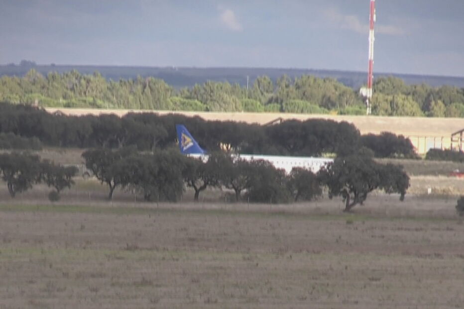 Avião que declarou emergência em pleno voo aterrou no aeroporto de Beja