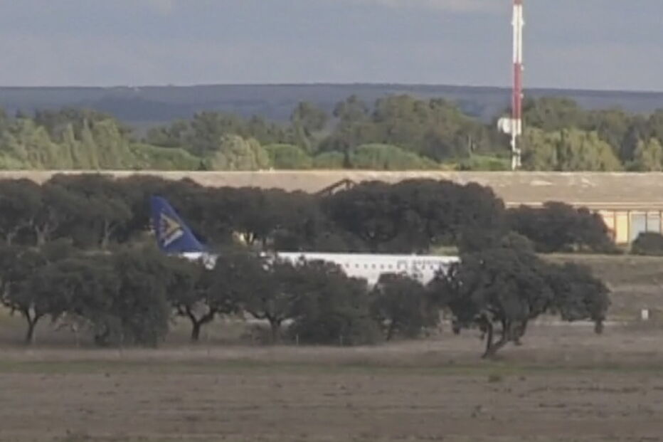Avião que declarou emergência em pleno voo aterrou no aeroporto de Beja	