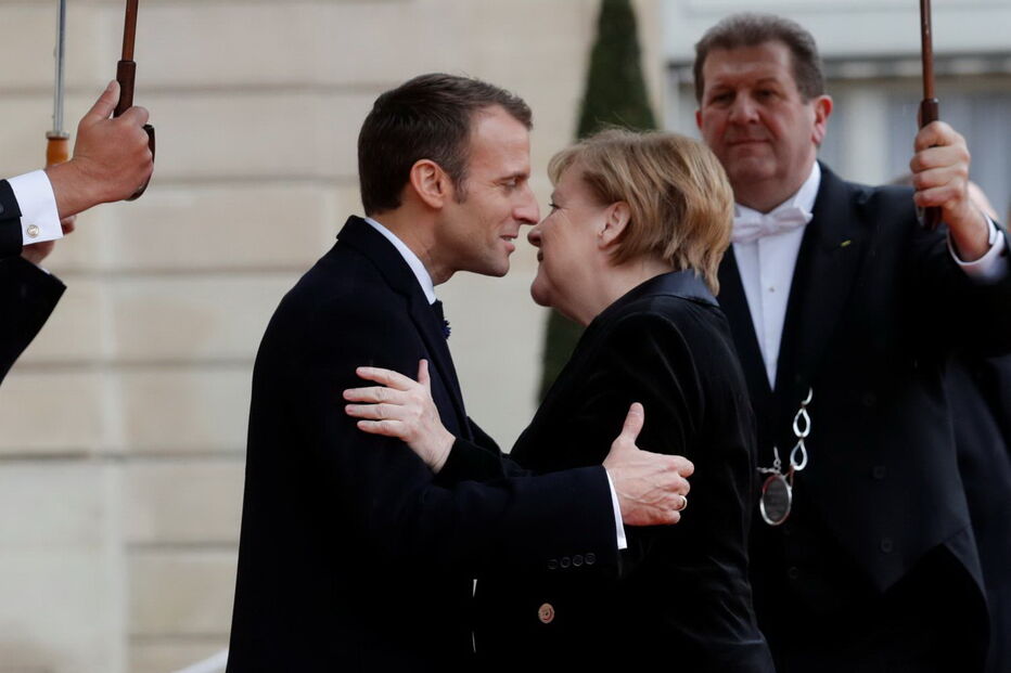 Emmanuel Macron e Angela Merkel