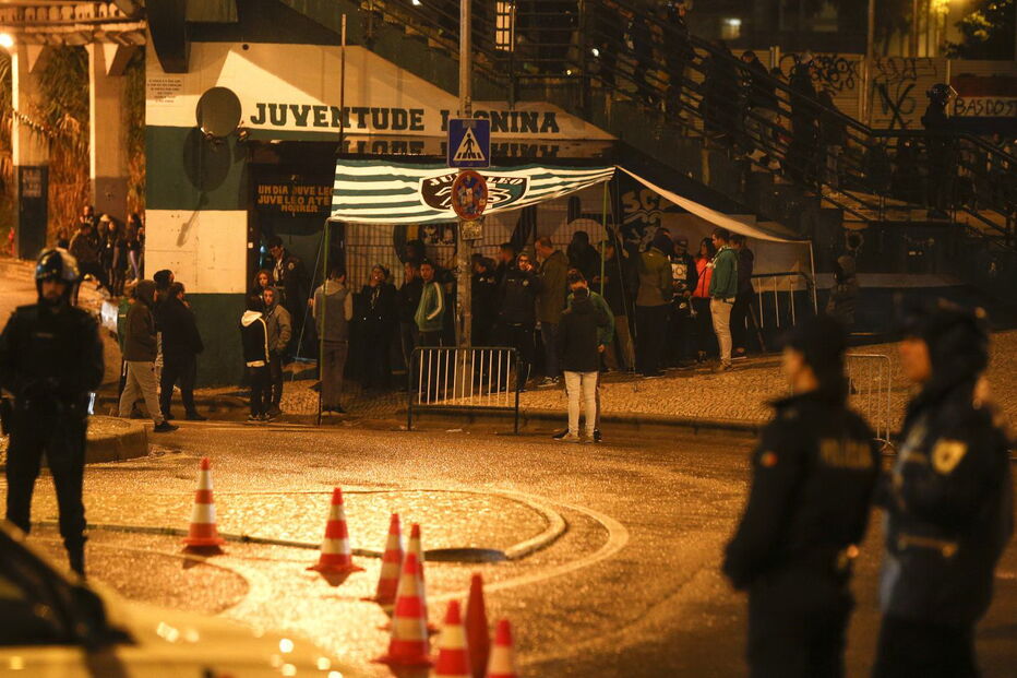 As imagens das buscas à sede da Juve Leo após detenção de Mustafá