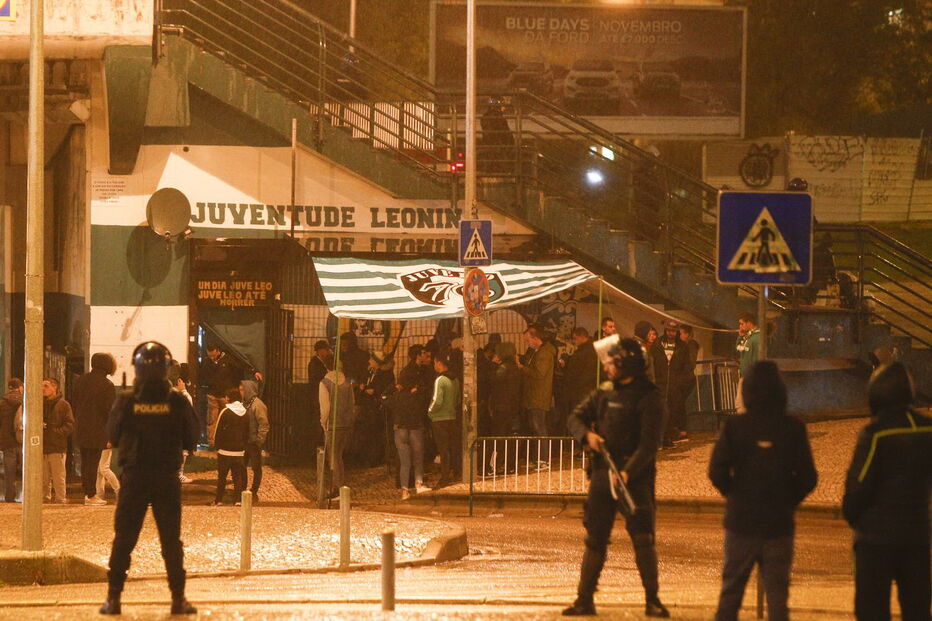 As imagens das buscas à sede da Juve Leo após detenção de Mustafá