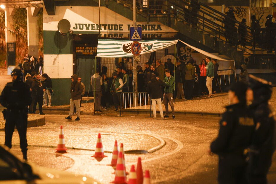 As imagens das buscas à sede da Juve Leo após detenção de Mustafá