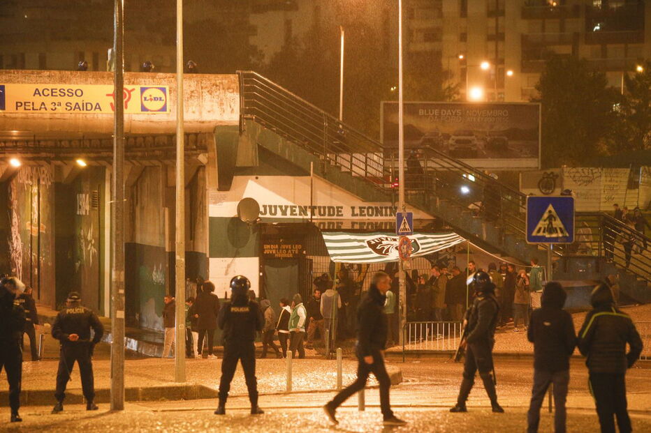 As imagens das buscas à sede da Juve Leo após detenção de Mustafá