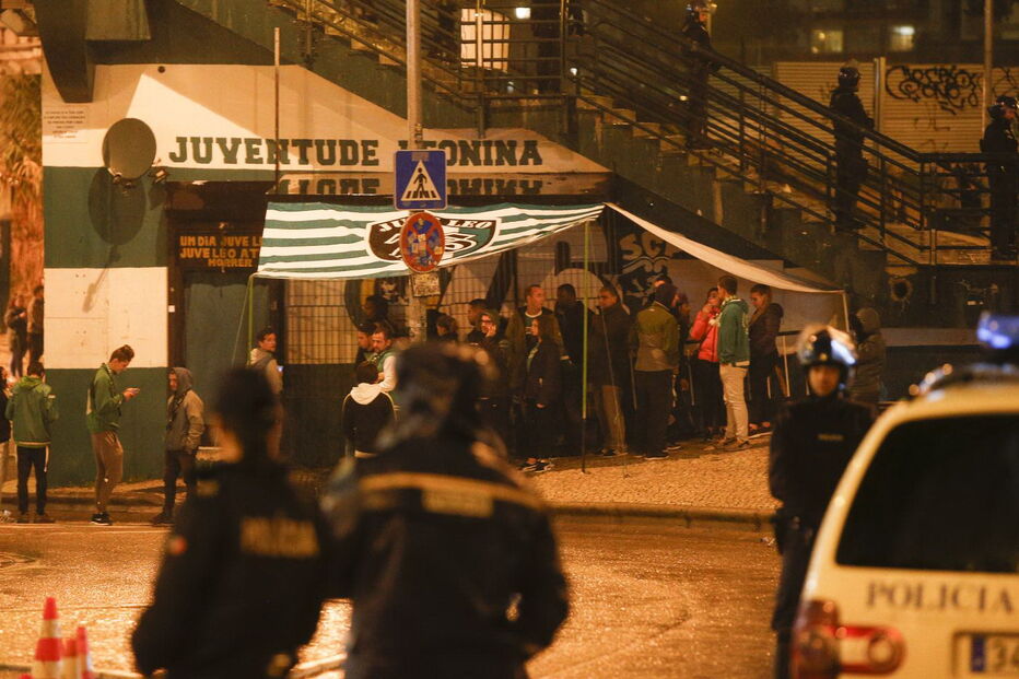 As imagens das buscas à sede da Juve Leo após detenção de Mustafá