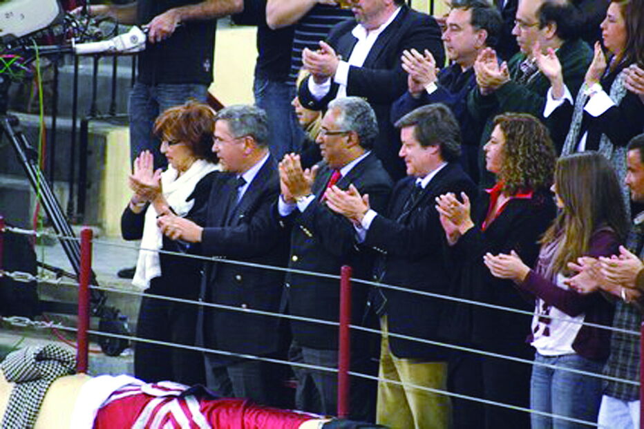 Enquanto autarca, Costa homenageou o cabo dos forcados amadores de Lisboa