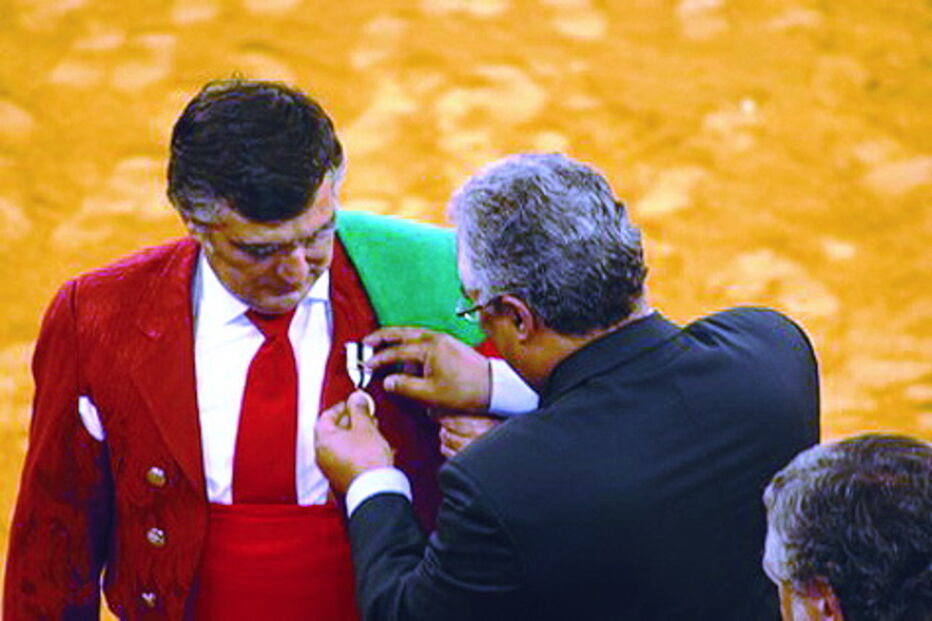 Medalha da Cidade para José Luís Gomes, em 2010   