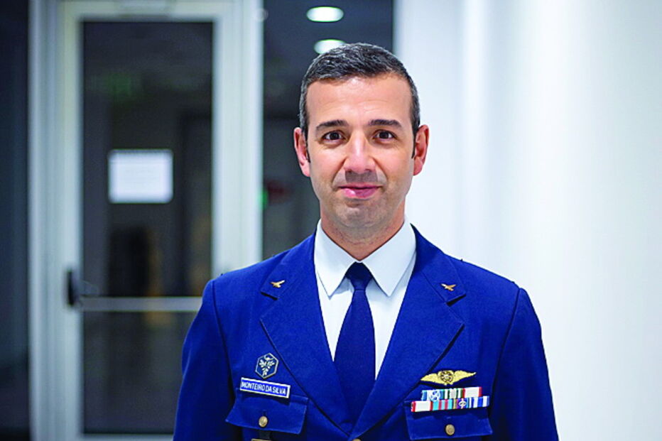 Nuno Monteiro da Silva tem 41 anos, 12 deles passados a pilotar F16   