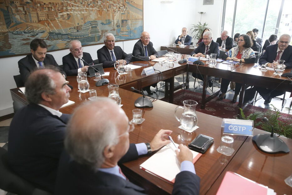 Governo e parceiros sociais discutem aumento do salário mínimo