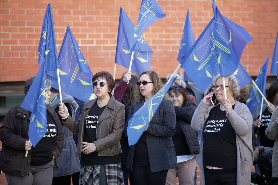 As imagens das imediações do Tribunal do Barreiro antes do interrogatório a Bruno de Carvalho e Mustafá