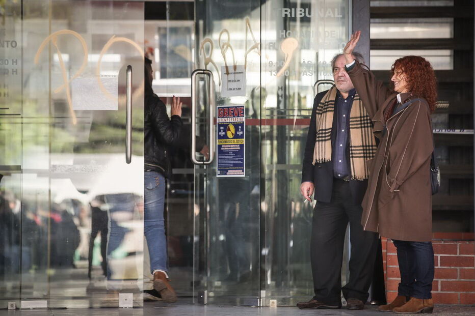 As imagens das imediações do Tribunal do Barreiro antes do interrogatório a Bruno de Carvalho e Mustafá