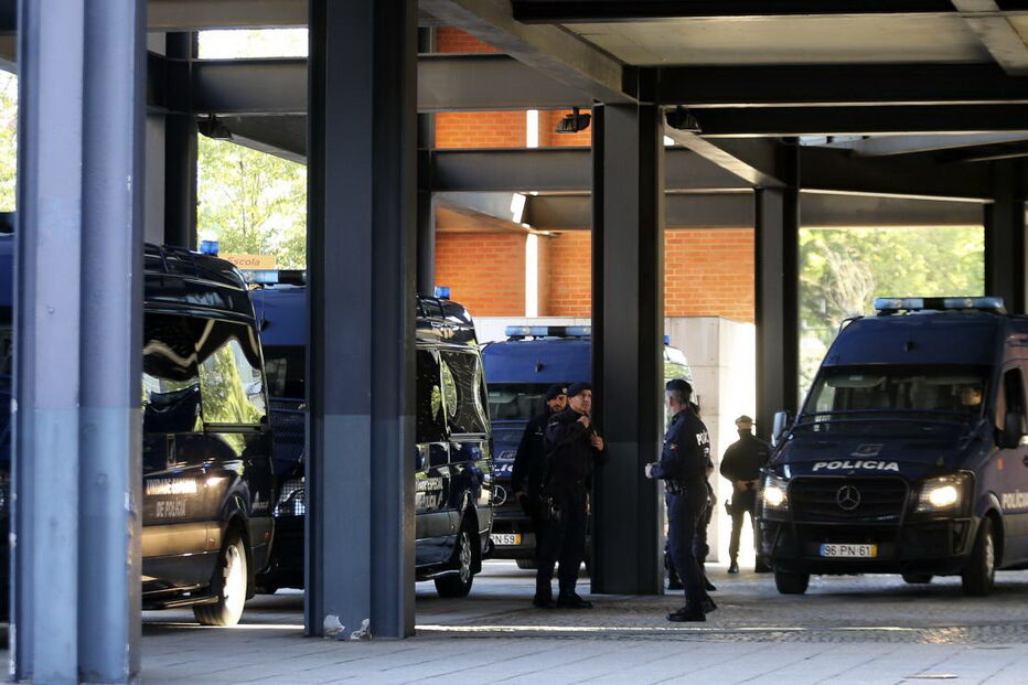 As imagens das imediações do Tribunal do Barreiro antes do interrogatório a Bruno de Carvalho e Mustafá