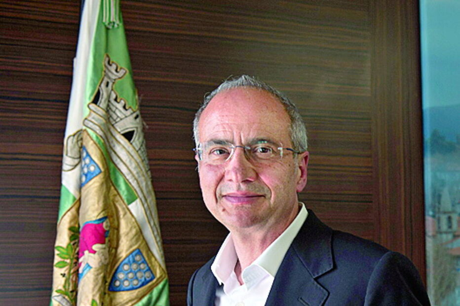 Domingos Bragança, presidente da câmara municipal, salienta a importância da obra para regenerar a cidade