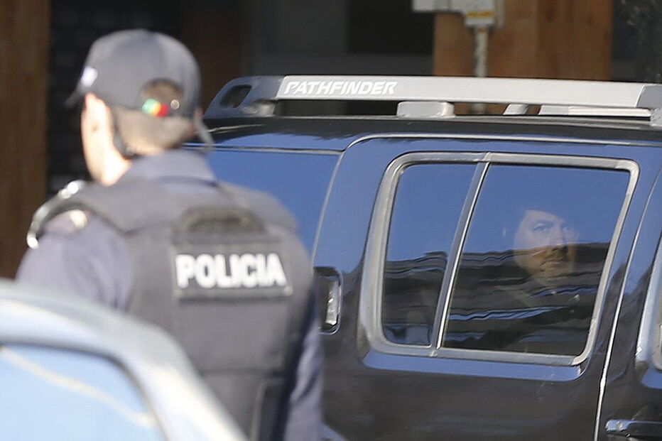As imagens de Bruno de Carvalho e Mustafá na chegada ao Tribunal do Barreiro