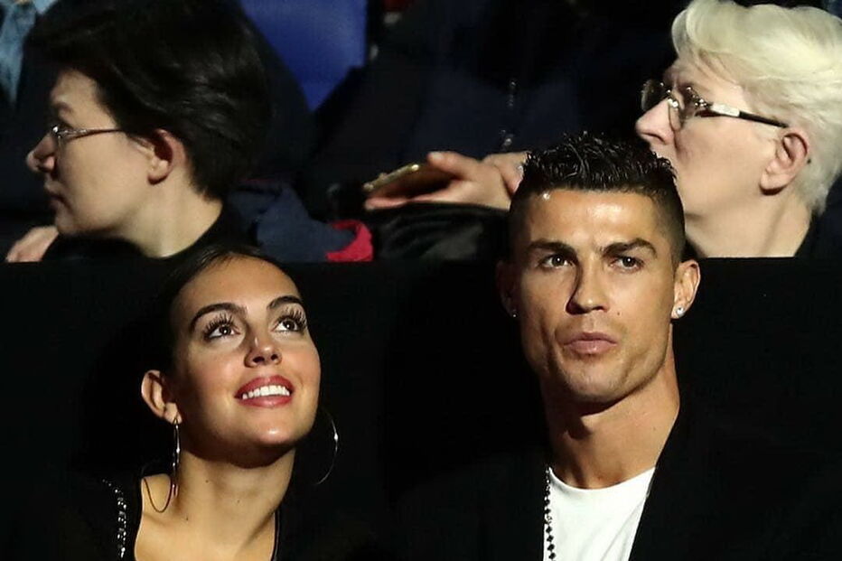 Ronaldo e Georgina trocam alianças