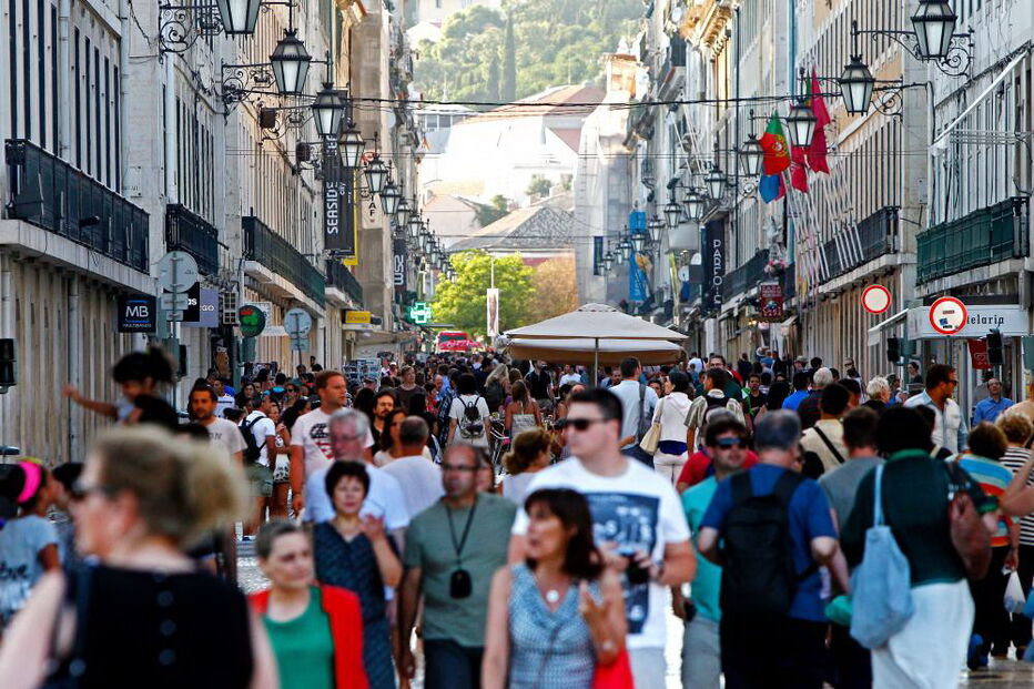 Multidão na Baixa de Lisboa