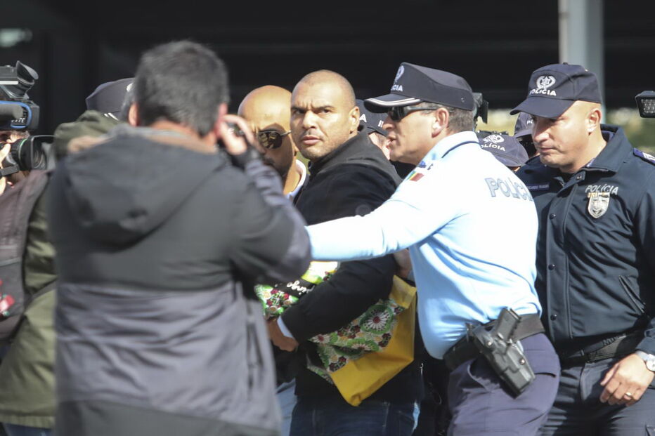 Mustafá à saída do tribunal do Barreiro