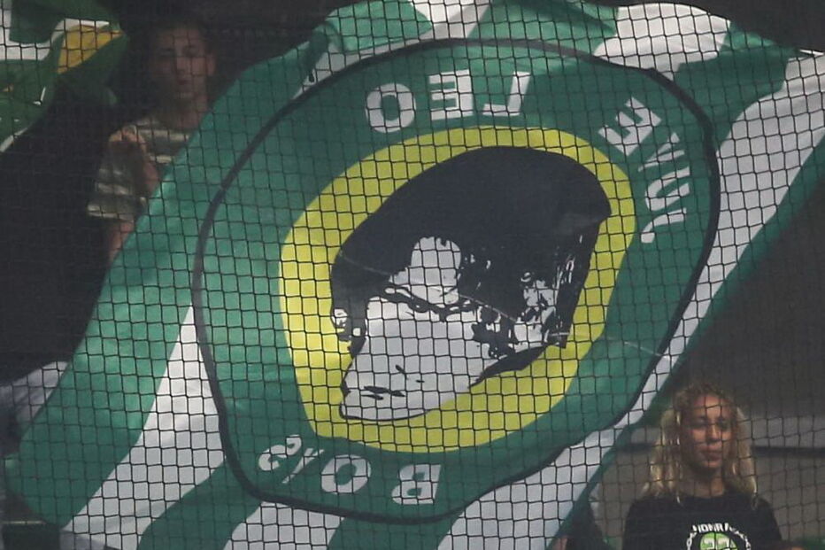 Mustafá recebido com cânticos no Pavilhão João Rocha