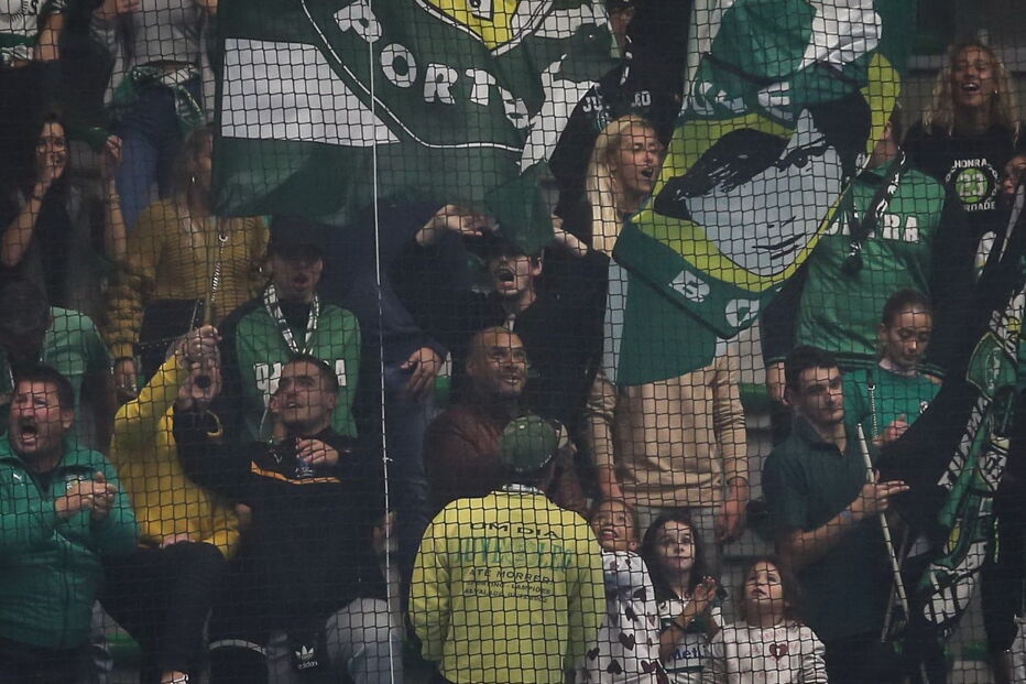 Mustafá recebido com cânticos no Pavilhão João Rocha