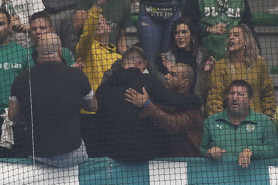 Mustafá recebido com cânticos antes de assistir a jogo de futsal do Sporting