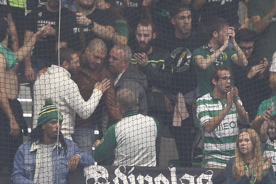 Mustafá recebido com cânticos antes de assistir a jogo de futsal do Sporting