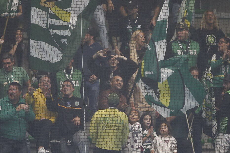Mustafá recebido com cânticos antes de assistir a jogo de futsal do Sporting