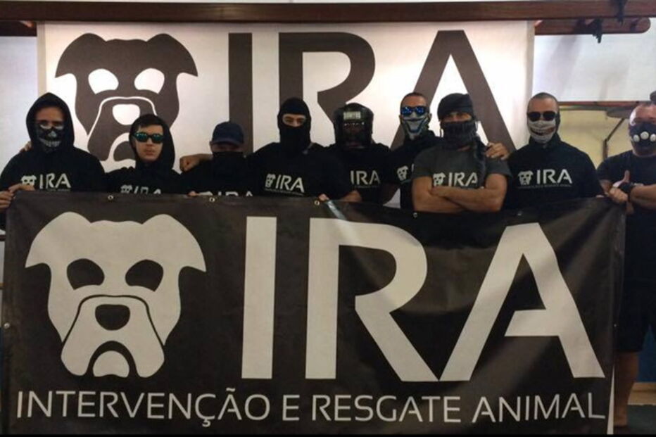Foto de grupo do IRA - Intervenção e Resgate Animal