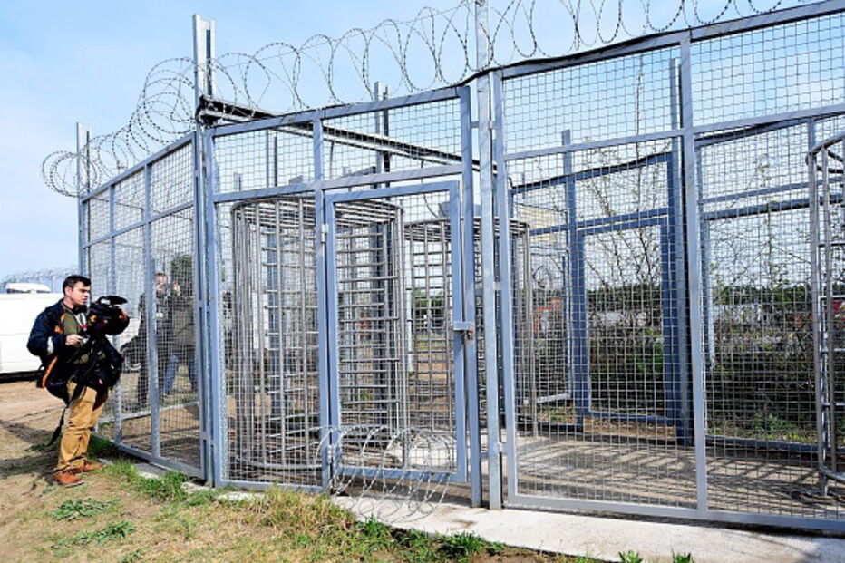 Centro de detenção de migrantes em Tompa, na Hungria