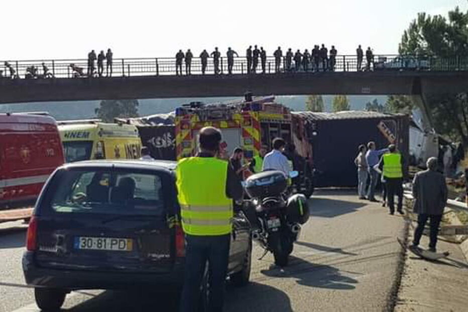 Acidente com camião na A1, em Aveiro