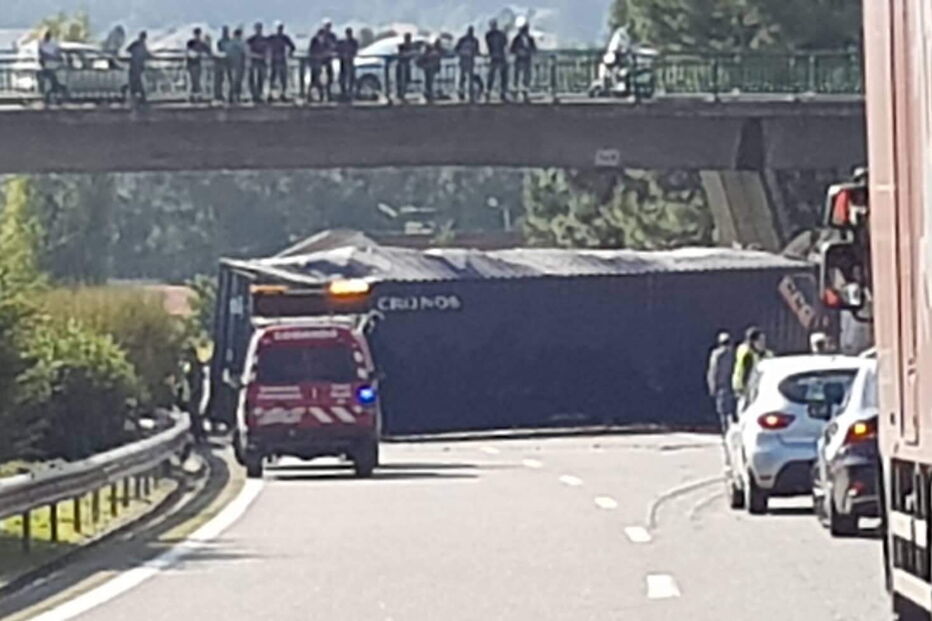 Acidente com camião na A1, em Aveiro	