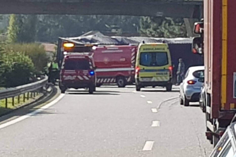 Acidente com camião na A1, em Aveiro	