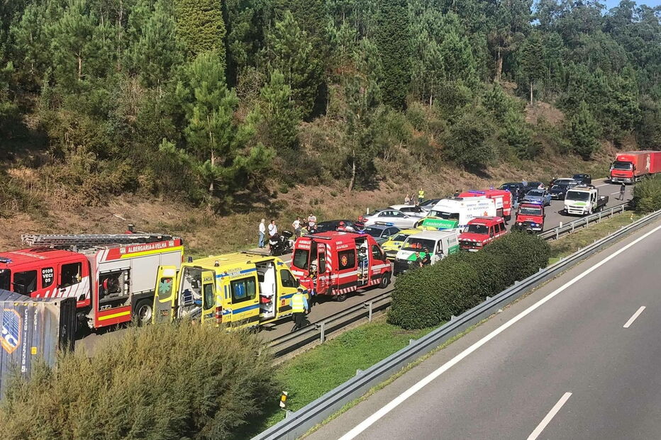Acidente com camião faz quatro feridos corta A1 em Aveiro