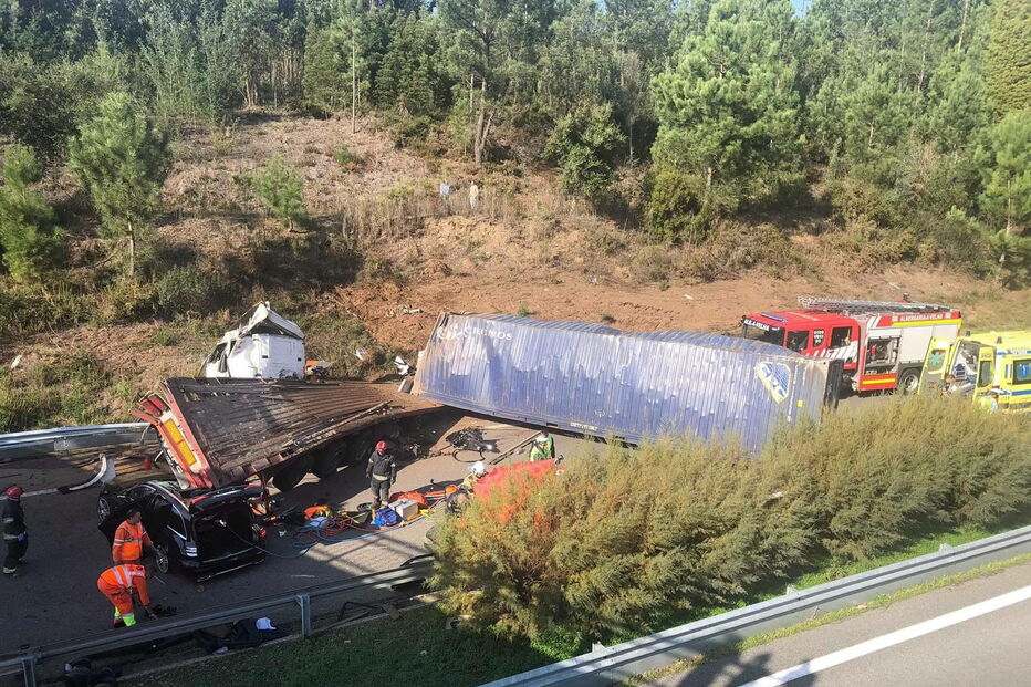 Acidente com camião faz quatro feridos corta A1 em Aveiro
