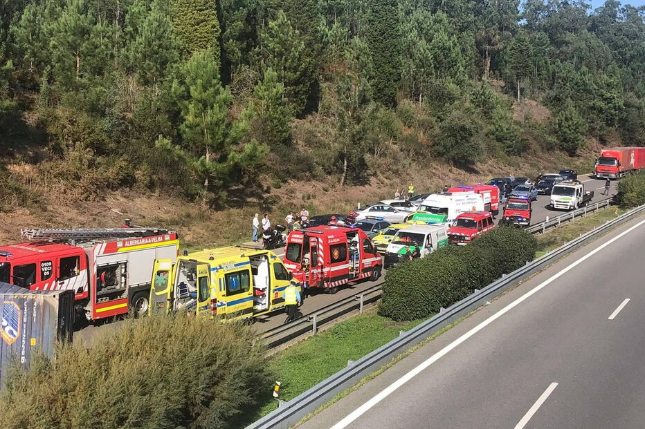 Acidente com camião faz quatro feridos corta A1 em Aveiro