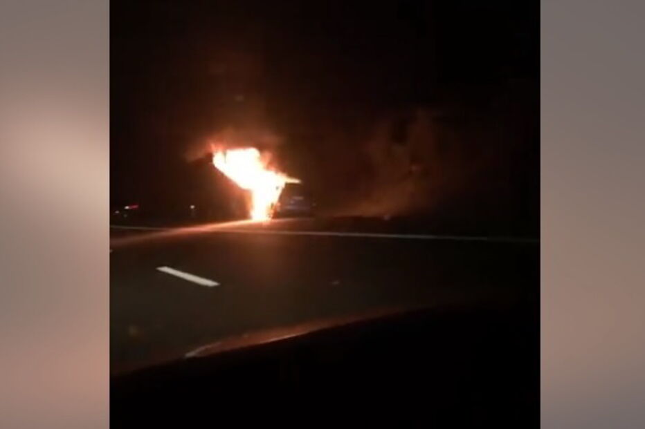 Carro incendeia-se na A1 junto a Pombal