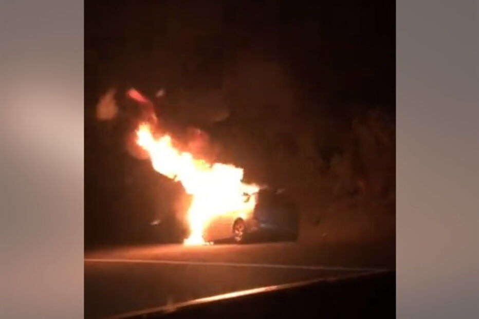 Carro incendeia-se na A1 junto a Pombal