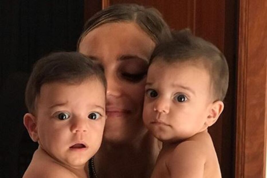 Luciana Abreu mostra as filhas gémeas 