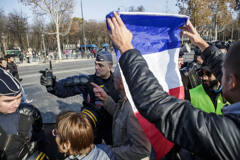 Protestos em França lançam o caos no país