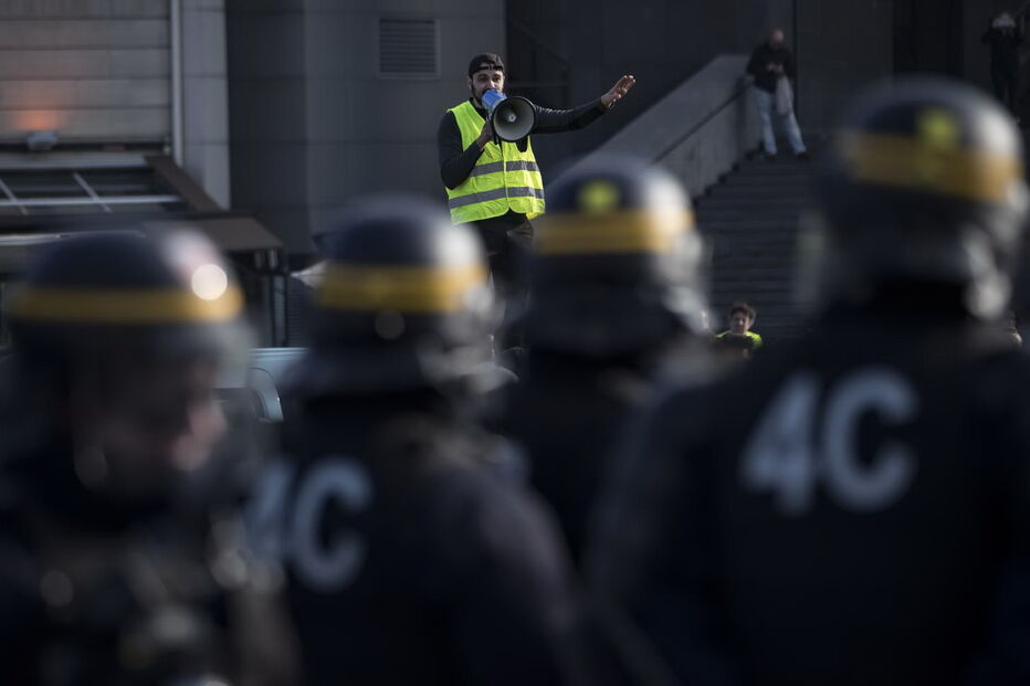 Protestos em França lançam o caos no país