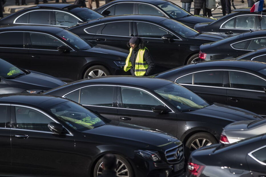 Protestos em França lançam o caos no país